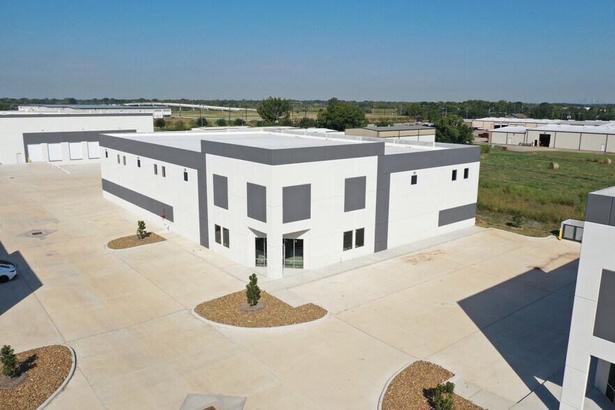 Primary Photo Of 1613 N Main St, Pearland Distribution For Sale