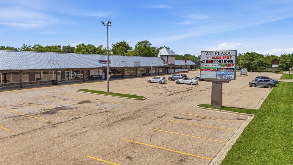 More Photos Of 944 E Roosevelt Rd, West Chicago Storefront For Lease