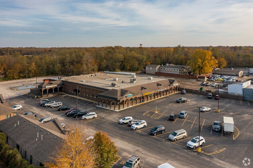More Photos Of 1715 N Division St, Morris Unknown For Lease
