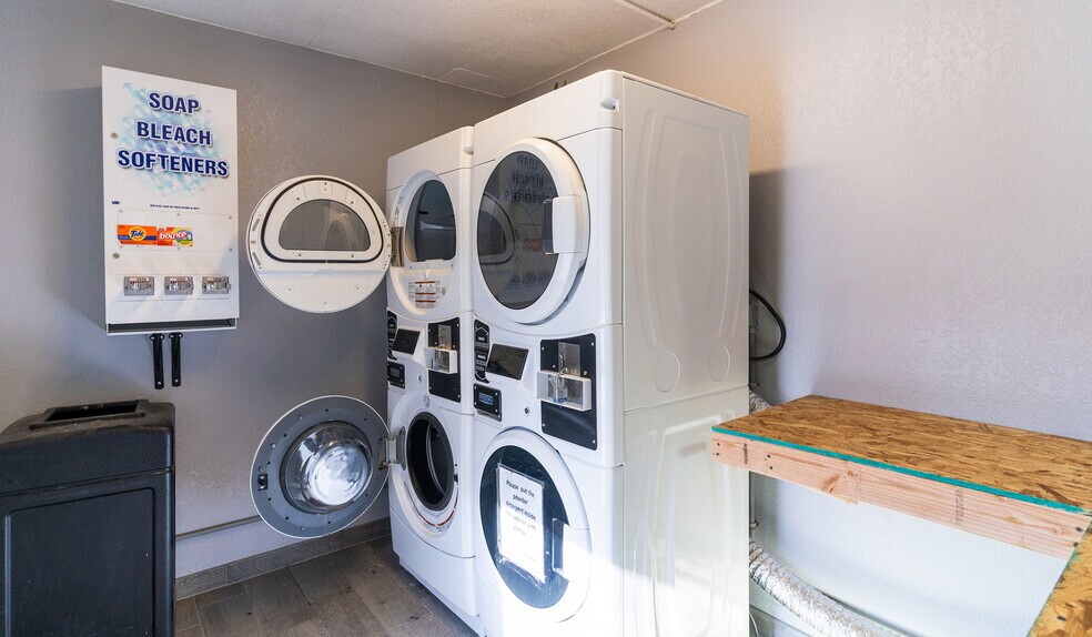 More Photos Of 675 Scott Ave, Farmington Hotel For Sale