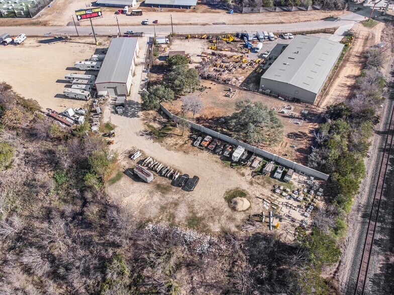 More Photos Of 18230 Bracken Dr, San Antonio Industrial For Sale