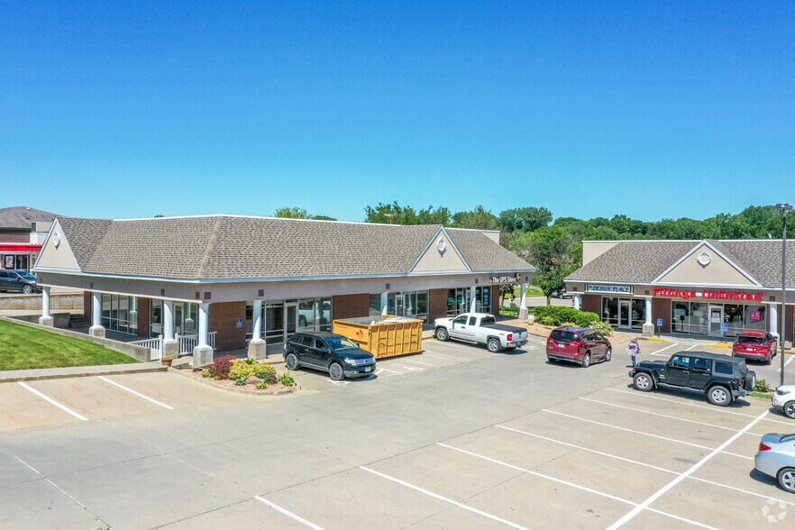 More Photos Of 2725-2819 100th St, Urbandale Unknown For Lease