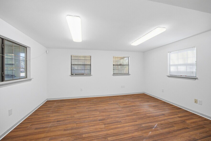 More Photos Of 7909 Rosson Dr., Austin Land For Lease