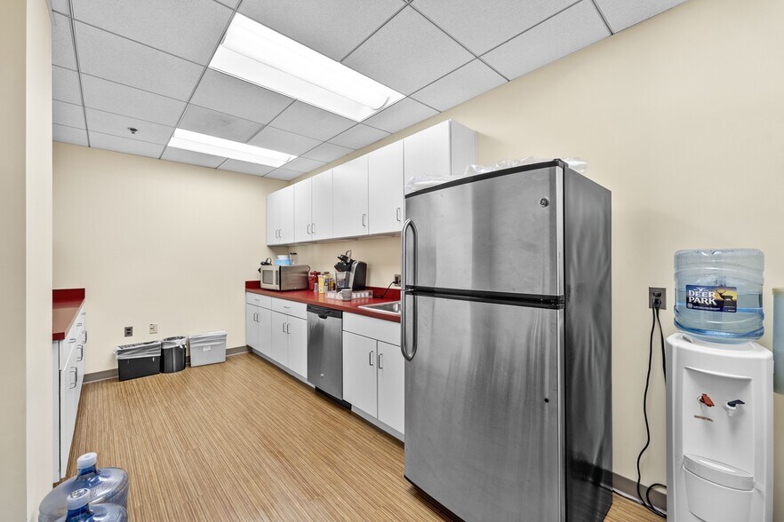 More Photos Of 1025 Connecticut Ave NW, Washington Office For Lease