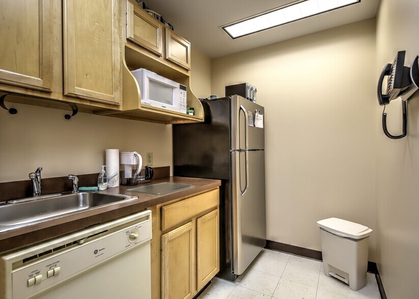 More Photos Of 471 Monroe Tpke, Monroe Medical For Lease