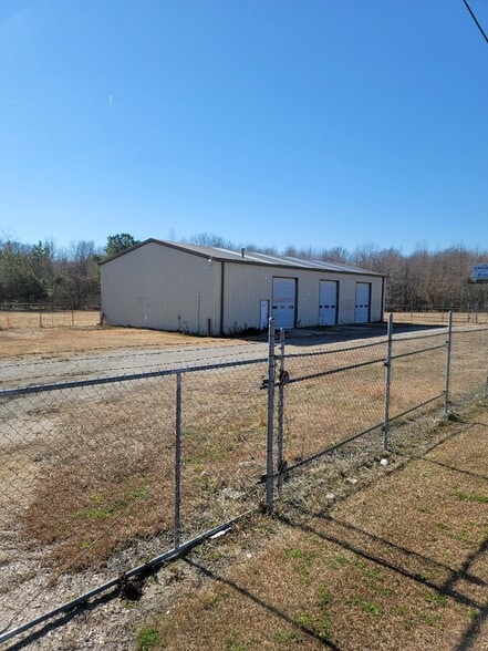 Primary Photo Of 6132 US 264 E, Greenville Auto Repair For Sale