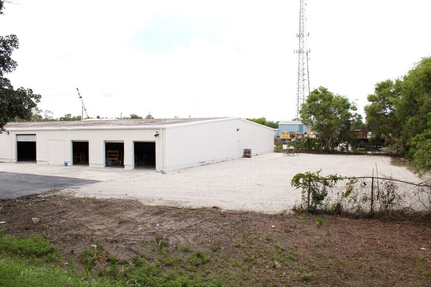 More Photos Of 10980 Enterprise Ave, Bonita Springs Warehouse For Lease