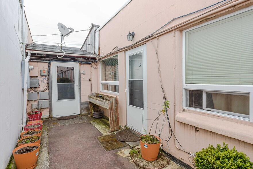 More Photos Of 562 Newmark St, Coos Bay Storefront For Sale