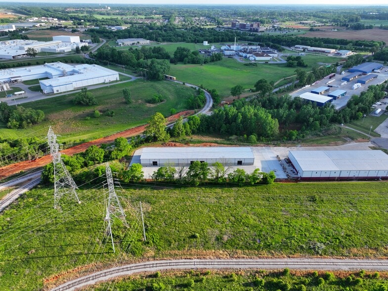 More Photos Of 1070B Progress Dr, Clarksville Warehouse For Lease