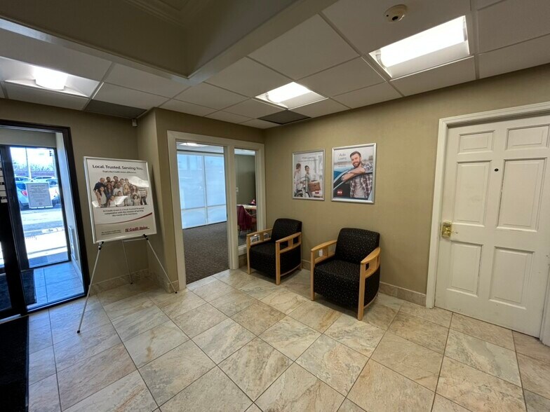 More Photos Of 800 US Highway 31 S, Greenwood Bank For Lease