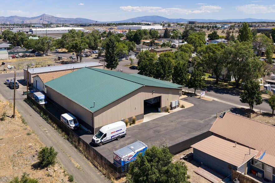 More Photos Of 335 SE Jackson St, Redmond Warehouse For Lease