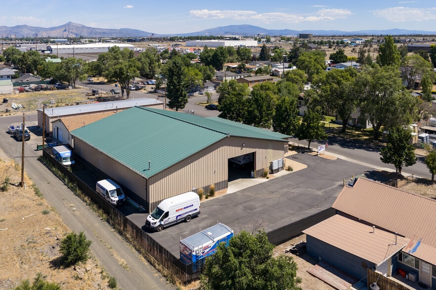 More Photos Of 335 SE Jackson St, Redmond Warehouse For Sale