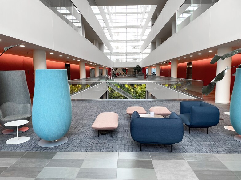 More Photos Of 310 W Wisconsin Ave, Milwaukee Office For Lease