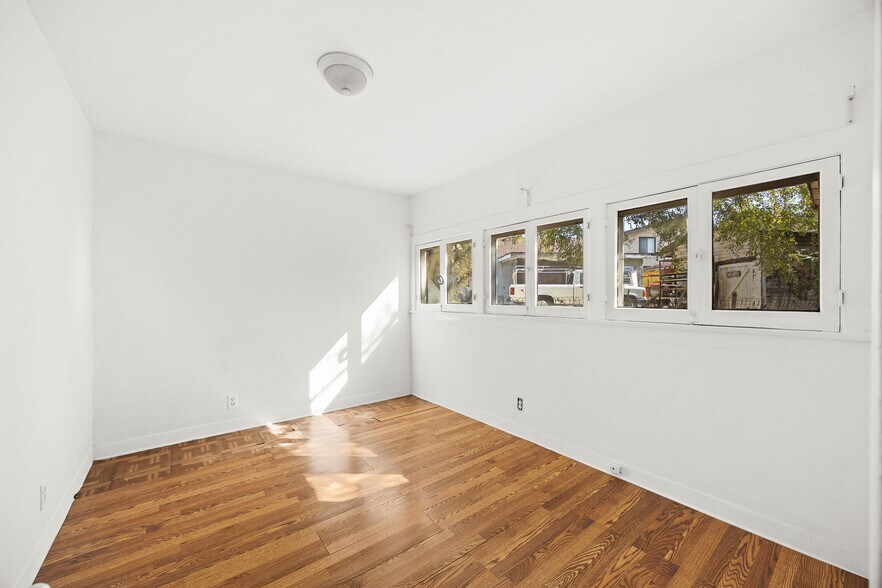 More Photos Of 4546 Eagle Rock Blvd, Los Angeles Apartments For Sale