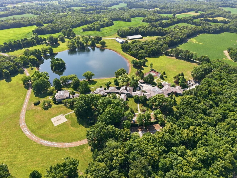 More Photos Of 1461 Highway EE, Winfield Specialty For Sale