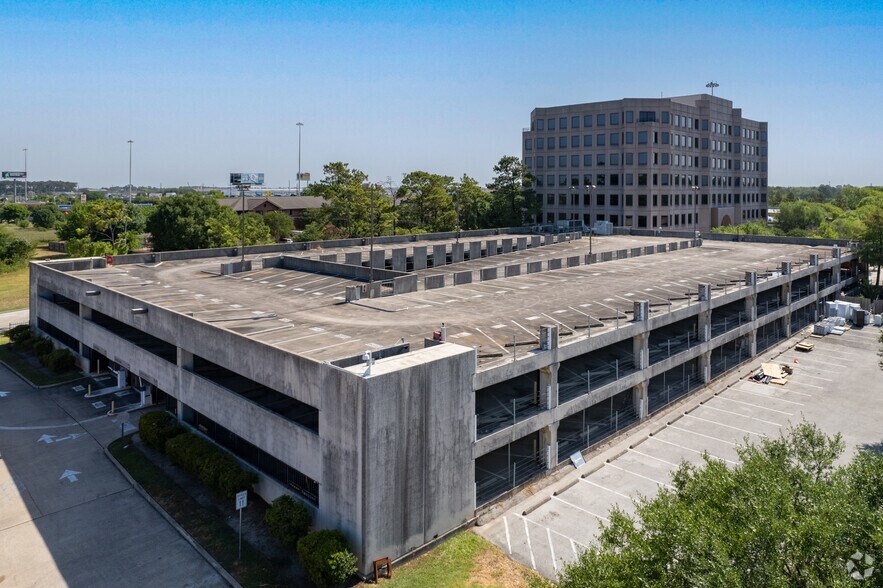 More Photos Of 13401 N I-45, Houston Office For Sale
