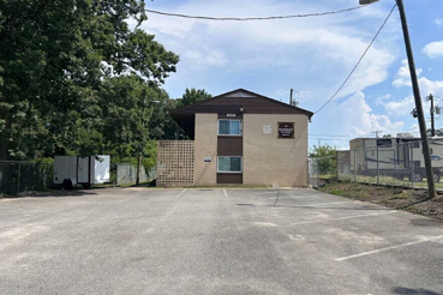 More Photos Of 600 74th St, Newport News Apartments For Sale