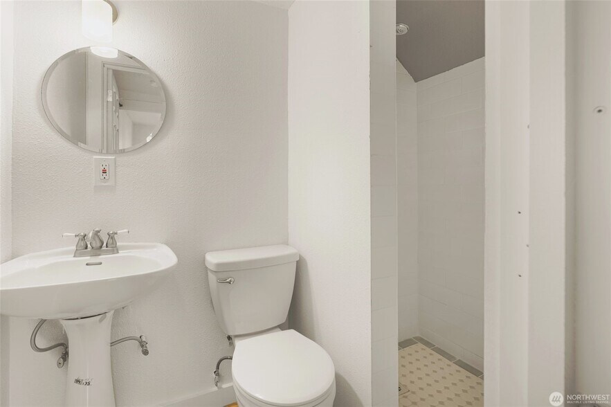 More Photos Of 4705 Pacific Way, Seaview Freestanding For Sale