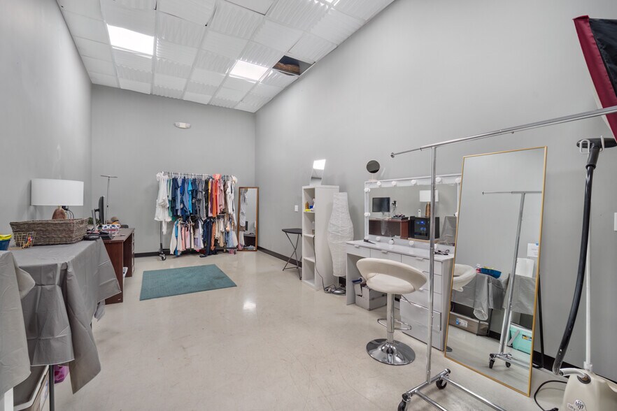 More Photos Of 2866 Roosevelt Blvd, Clearwater Showroom For Sale