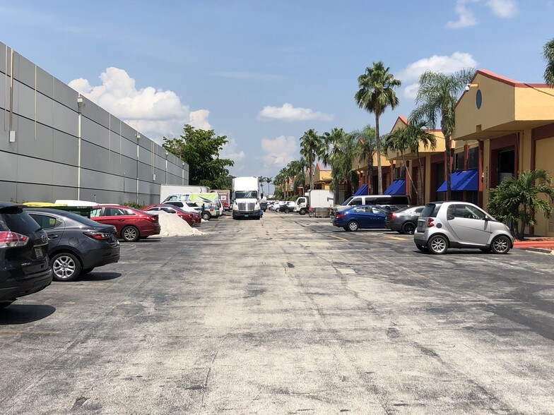 More Photos Of 5501-5595 NW 74th Ave, Miami Warehouse For Lease