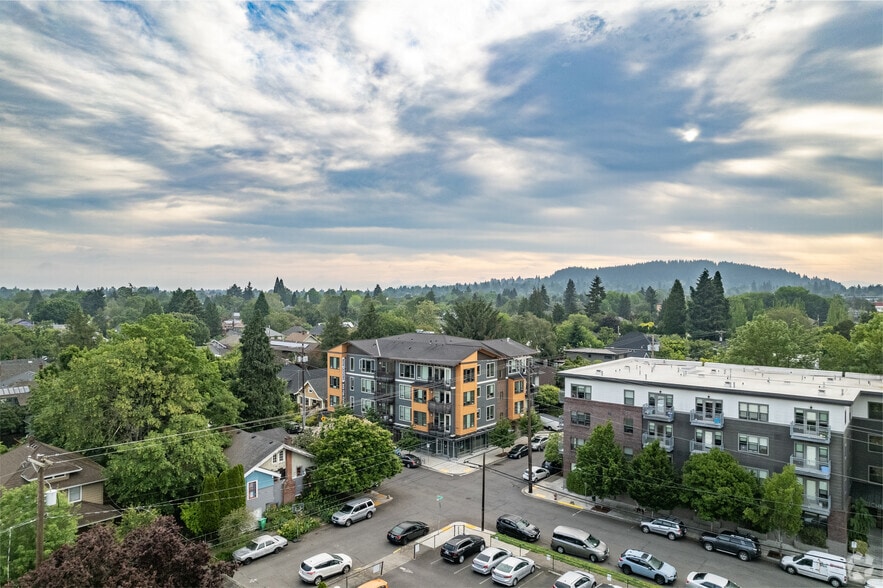 More Photos Of 2350 SE 37th Ave, Portland Apartments For Lease