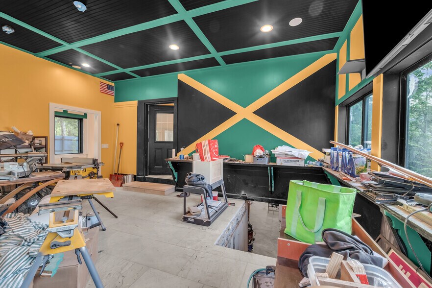 More Photos Of 715 Flanders Rd, Riverhead Office For Sale