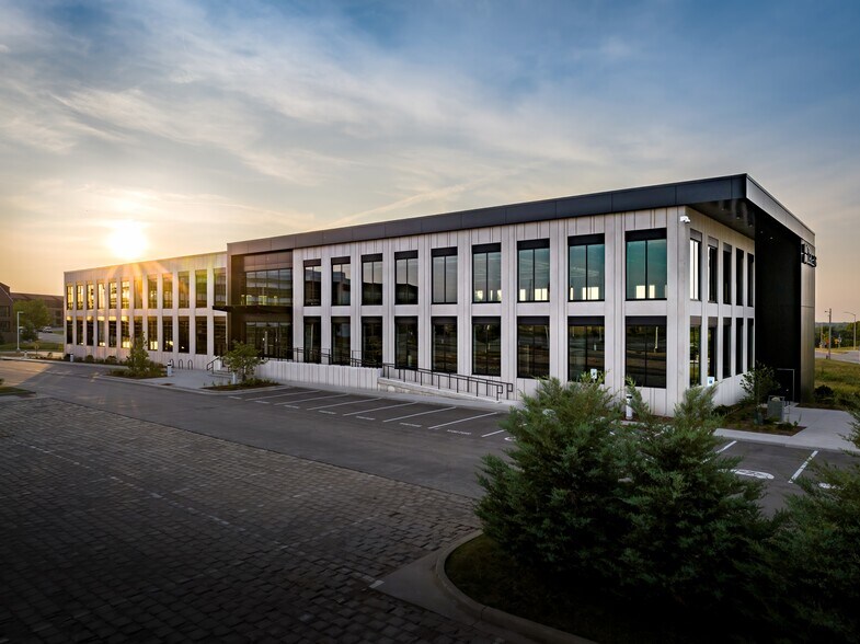 More Photos Of 1401 Discovery Pky, Milwaukee Office For Lease