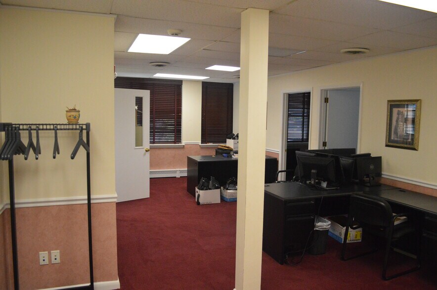 More Photos Of 315 Lowell Ave, Mercerville Office For Sale