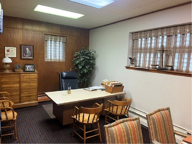 More Photos Of 400 S Front St, Saint Peter Office For Sale