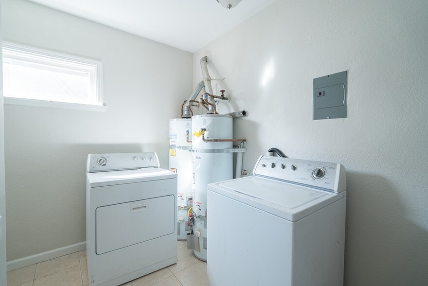 More Photos Of 2611 Alhambra, Sacramento Apartments For Sale