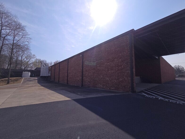 More Photos Of 1826 Albertson Rd, High Point Manufacturing For Lease