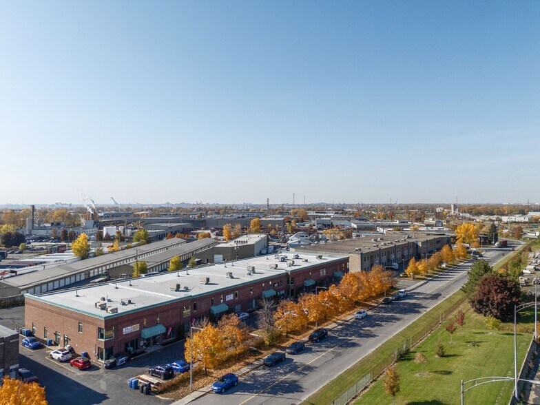 More Photos Of 874-896 Rue Jean-Neveu, Longueuil Warehouse For Lease