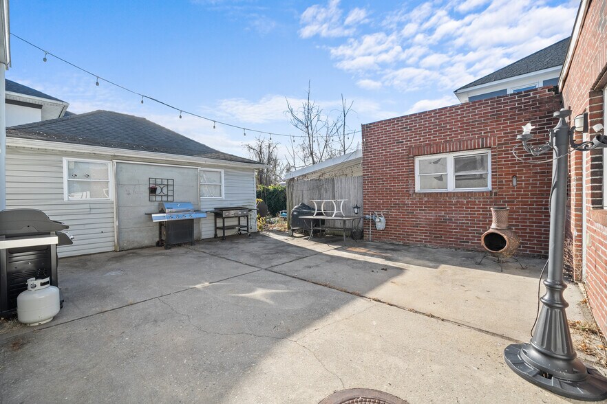 More Photos Of 70 Park Ave, Bay Shore Multifamily For Sale