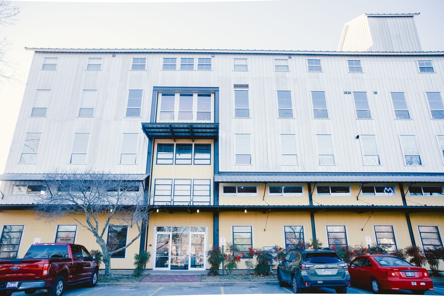 More Photos Of 525 S School Ave, Fayetteville Office Residential For Lease