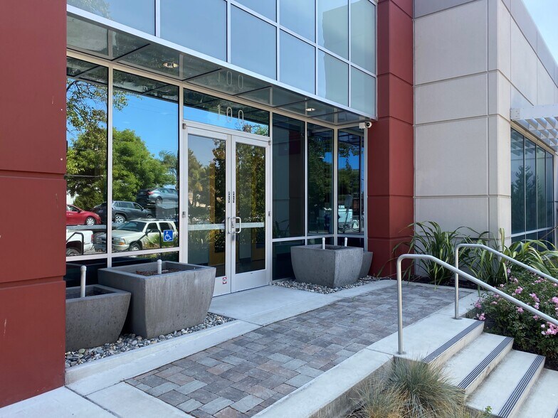 More Photos Of 1987 Leghorn St, Mountain View Office For Lease