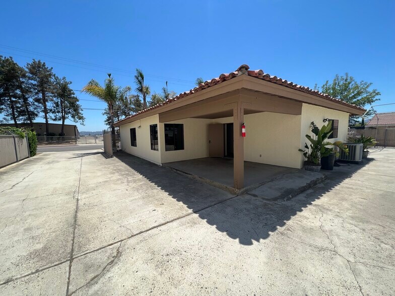 More Photos Of 10540 Kenney St, Santee Warehouse For Lease