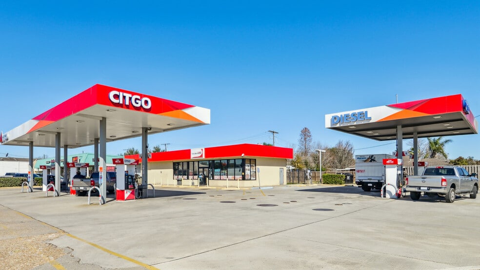 More Photos Of 7571 W Judge Perez Dr, Arabi Freestanding For Sale