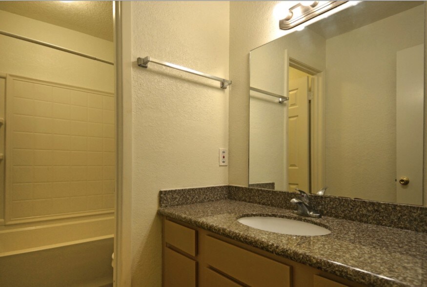 More Photos Of 601 E Coombs St, Alvin Apartments For Sale