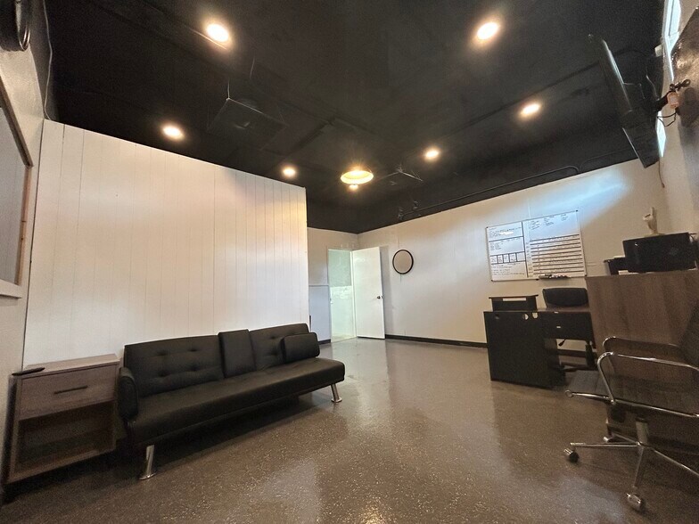 More Photos Of 13957 Mt Pleasant Rd, Jacksonville Office For Sale