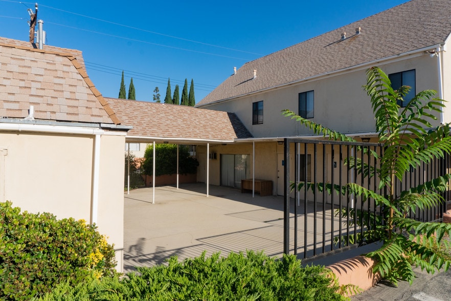 More Photos Of 2817 Montrose Ave, Glendale Religious Facility For Sale