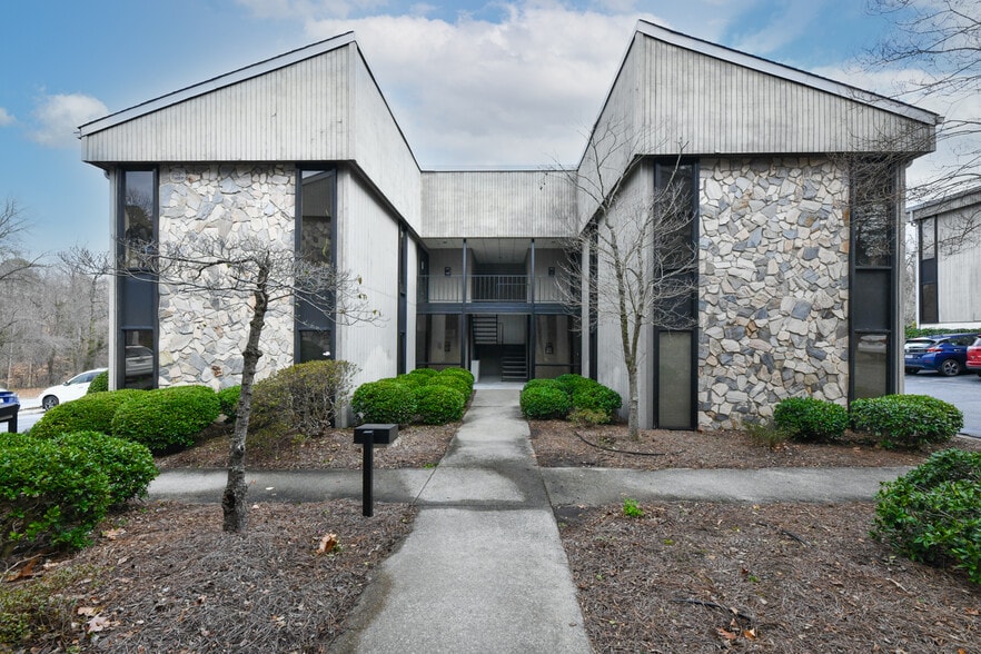 More Photos Of 3721 W Market St, Greensboro Office For Lease