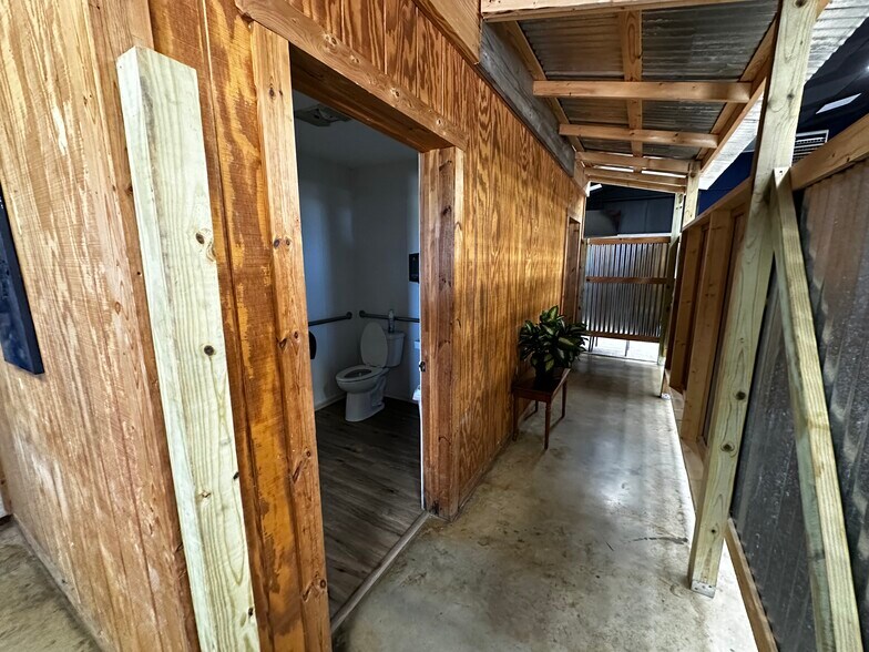 More Photos Of 1511 S Jackson St, Jacksonville Warehouse For Sale