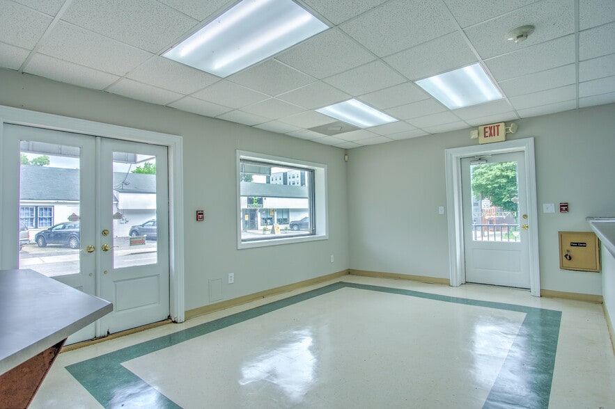 More Photos Of 651 W Broad St, Athens Medical For Lease