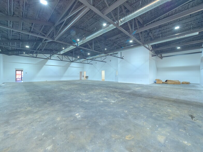 More Photos Of 18 S Main St, Brooksville Office For Lease