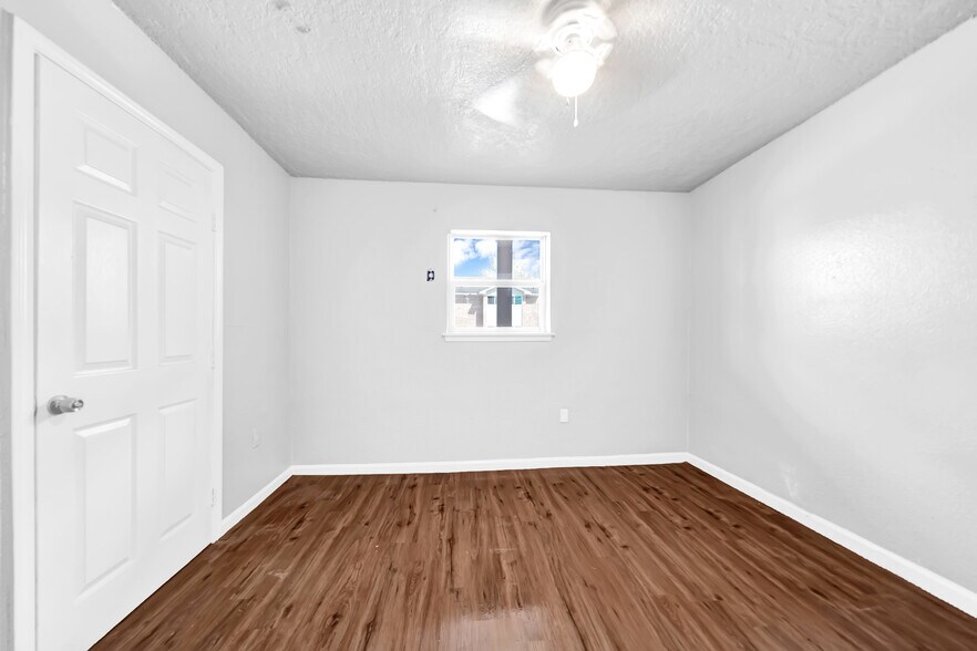 More Photos Of 6205 Jackson Rd, Hitchcock Apartments For Sale