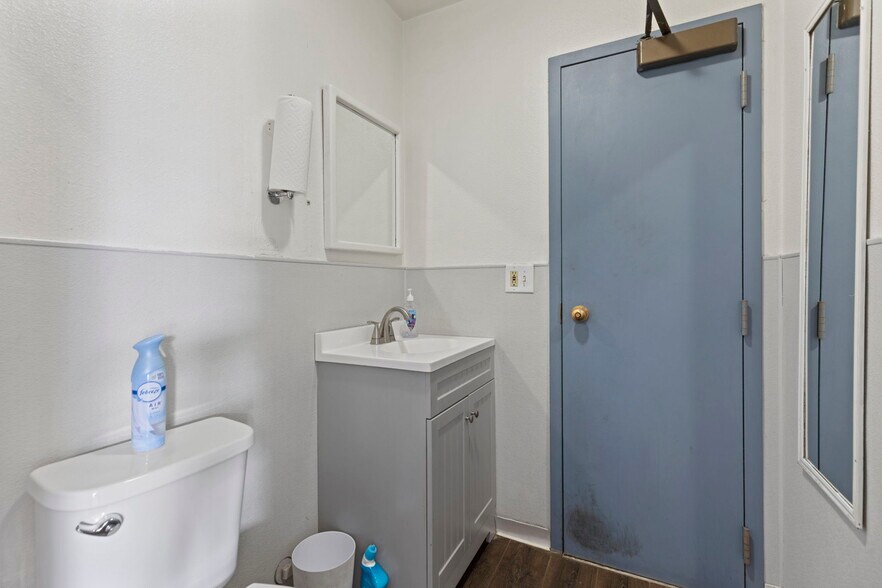 More Photos Of 120 9th St, Silverthorne General Retail For Sale