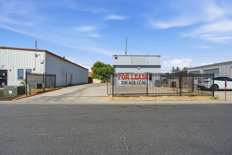 More Photos Of 1649 Carnegie St, Turlock Warehouse For Lease