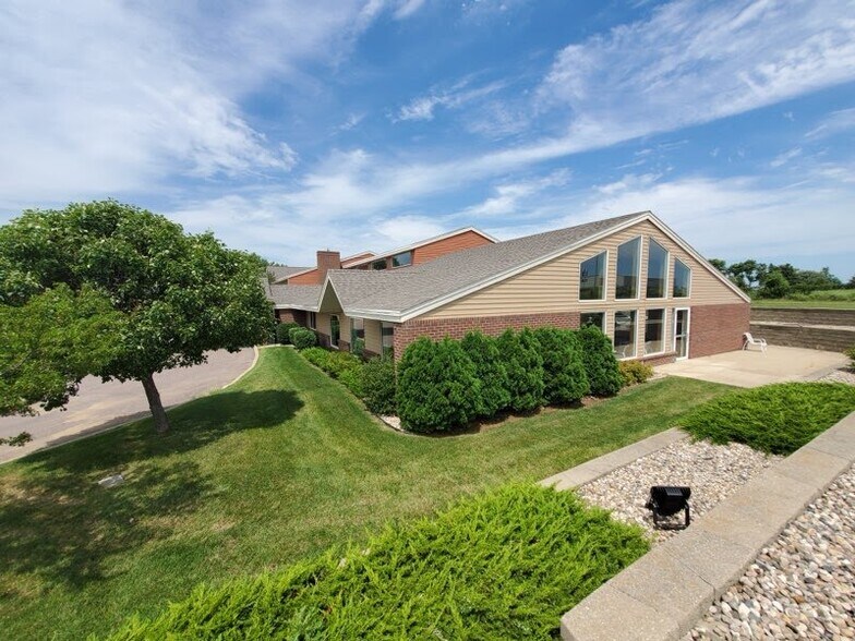 More Photos Of 504 SE 10th St, Madison Hotel For Sale