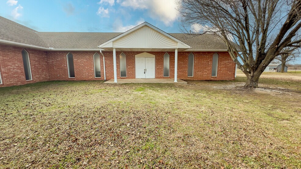 More Photos Of 907 N Oklahoma St, Tryon Religious Facility For Sale