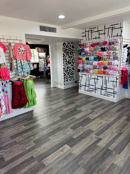 More Photos Of 2404 Oakwood Dr, Odessa Storefront For Sale